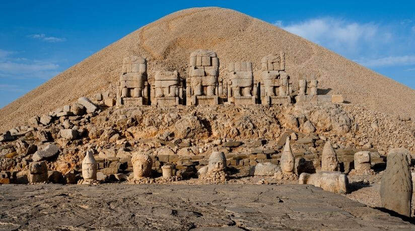 Las misteriosas cabezas halladas en el Monte Nemrut, Turquía
