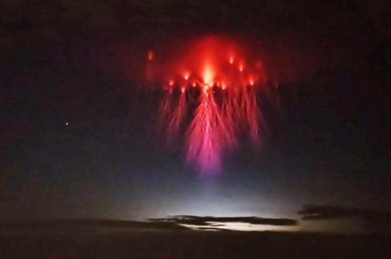 Descubren extraños «duendes rojos» en el cielo, sobre el desierto de Atacama