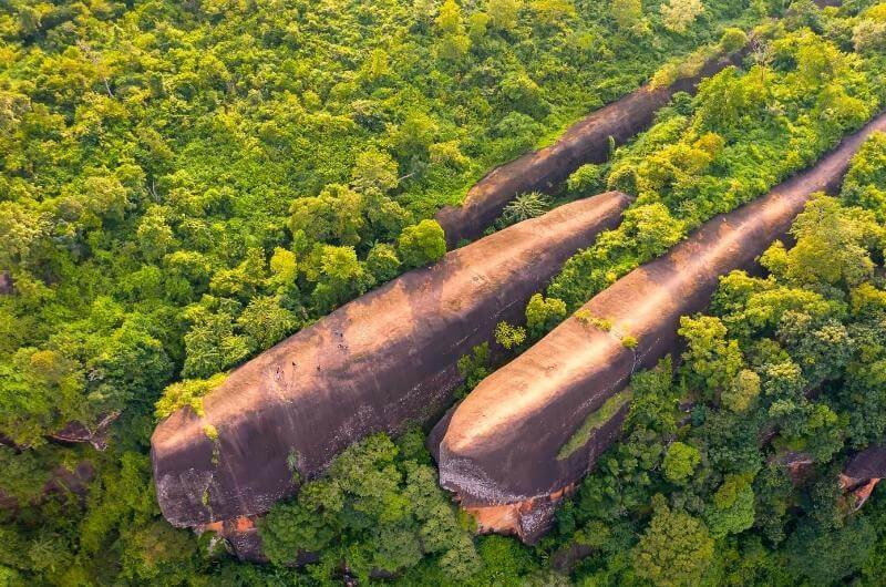 Roca de las tres ballenas en Tailandia