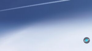 ¿Por qué los aviones dejan estelas blancas en el cielo?