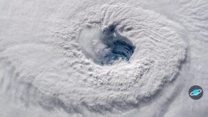 Huracán visto desde el espacio sobre el océano