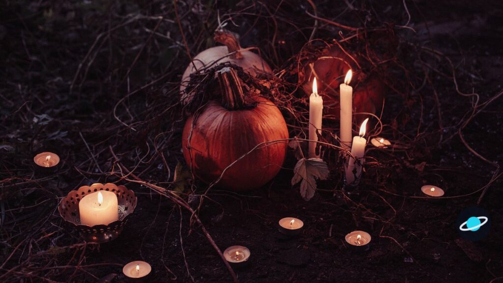 Calabaza de Halloween tallada e iluminada por dentro